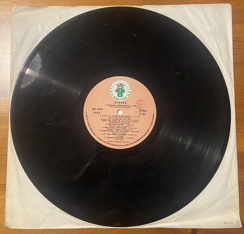 Musica electronic strike - lp,